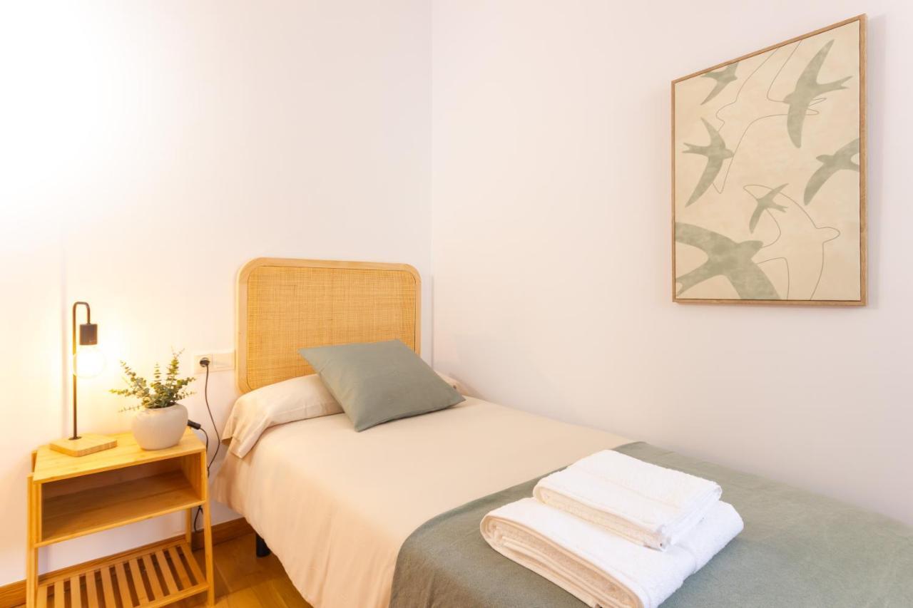 Elegante Duplex En Terrassa, Barcelona Apartment Exterior photo